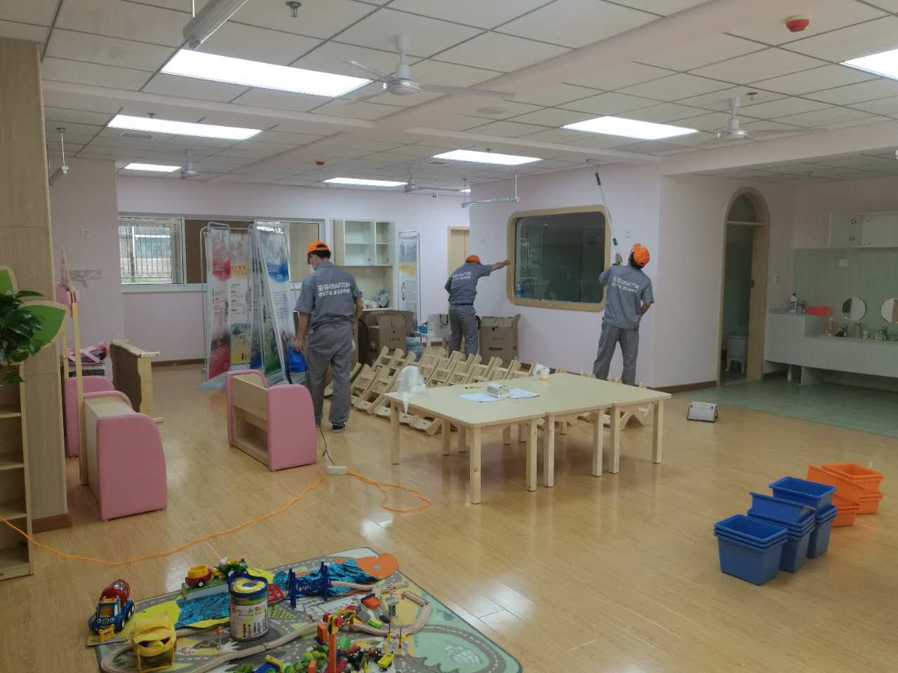 墻頂面滾筒重點(diǎn)施工 墻頂面滾筒重點(diǎn)施工