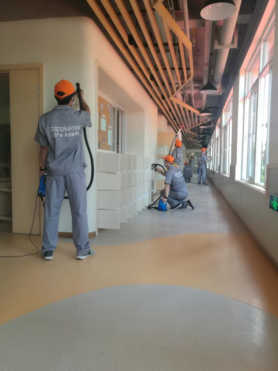 過(guò)道頂面墻面重點(diǎn)施工 過(guò)道頂面墻面重點(diǎn)施工