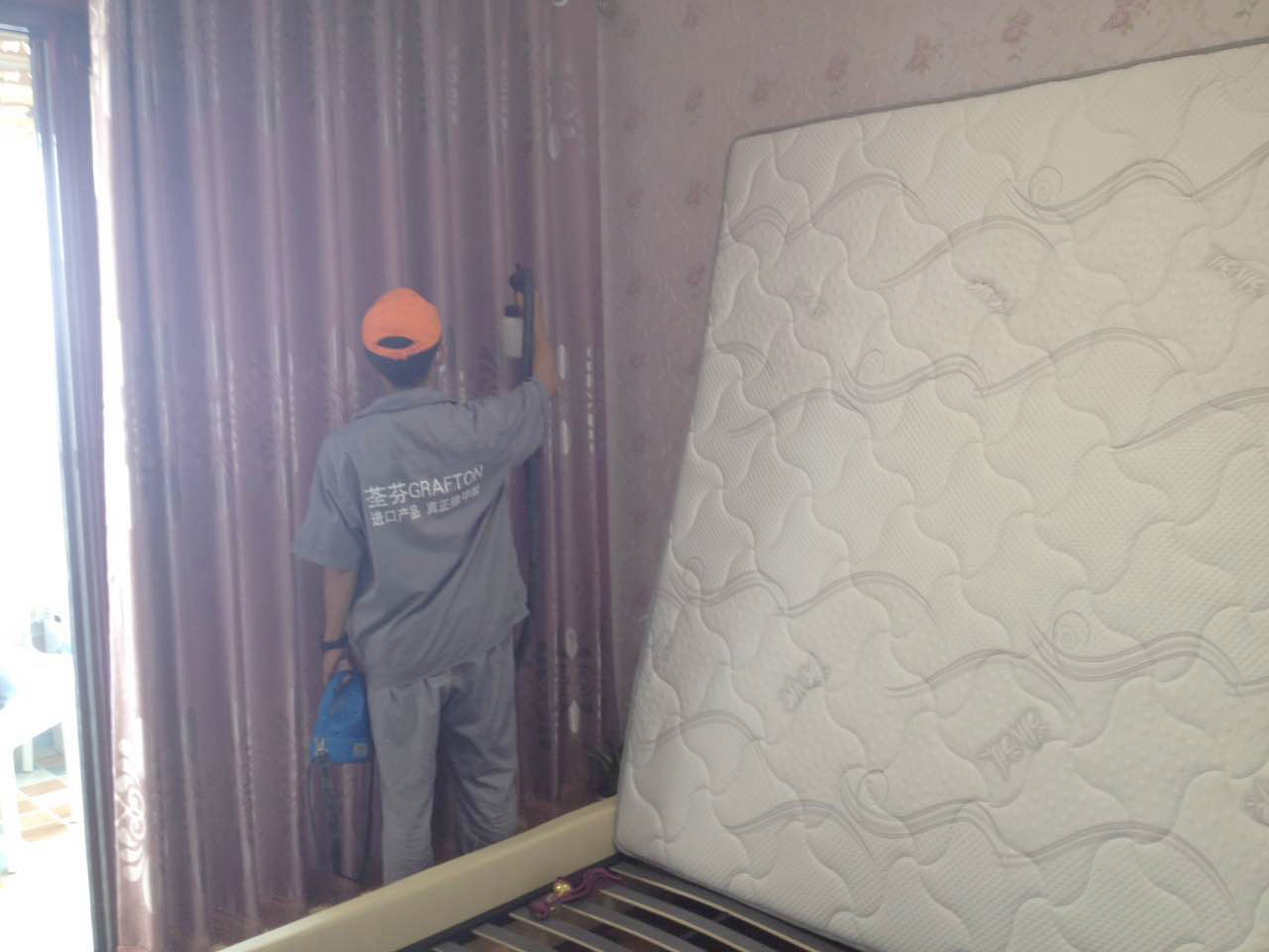 臥室窗簾、床墊全方位施工