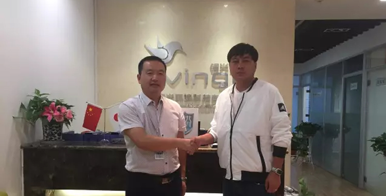 北京服務商和招商總監(jiān)合影 北京服務商和招商總監(jiān)合影