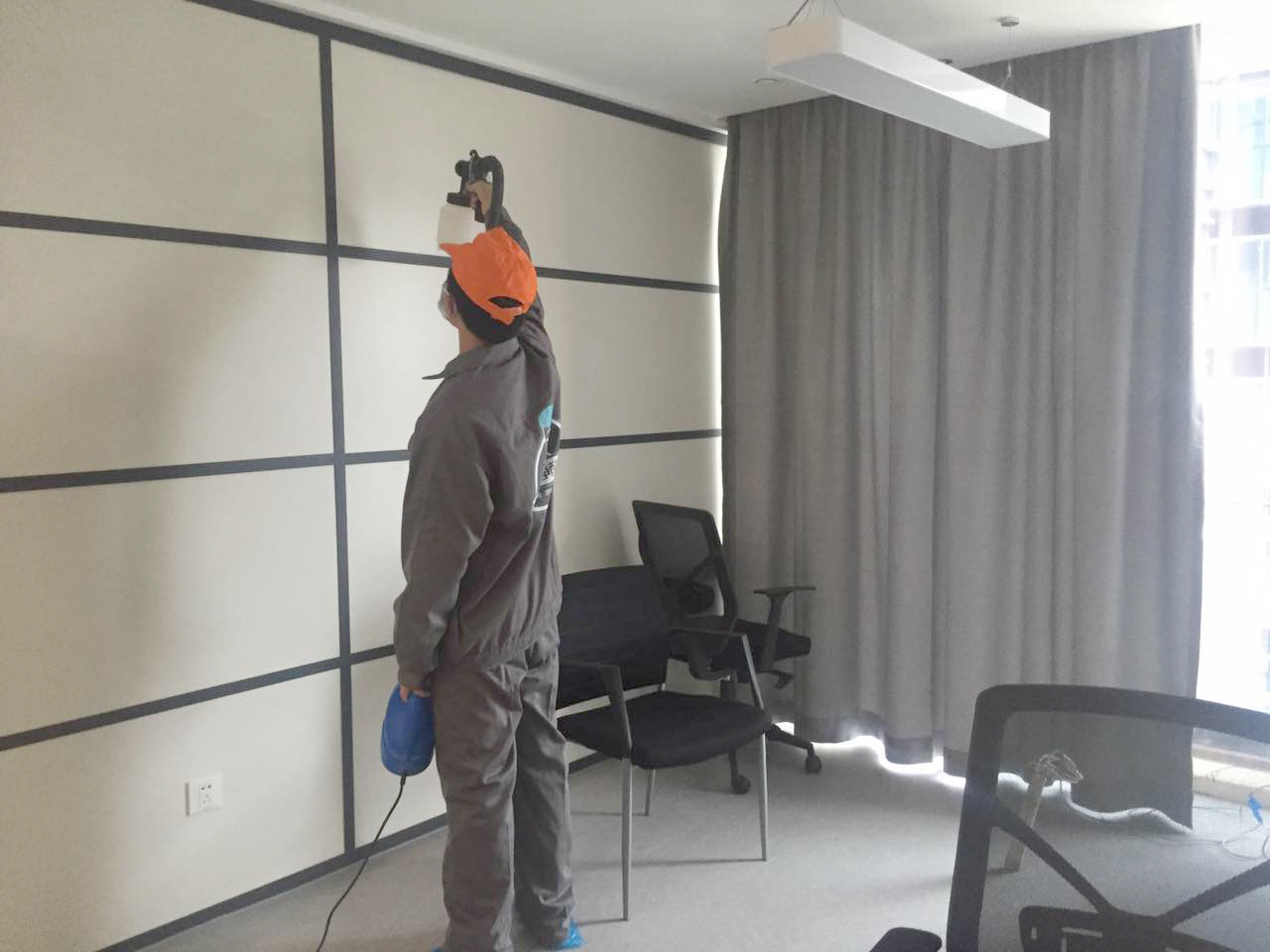 小型會(huì)議室墻面噴涂施工 小型會(huì)議室墻面噴涂施工