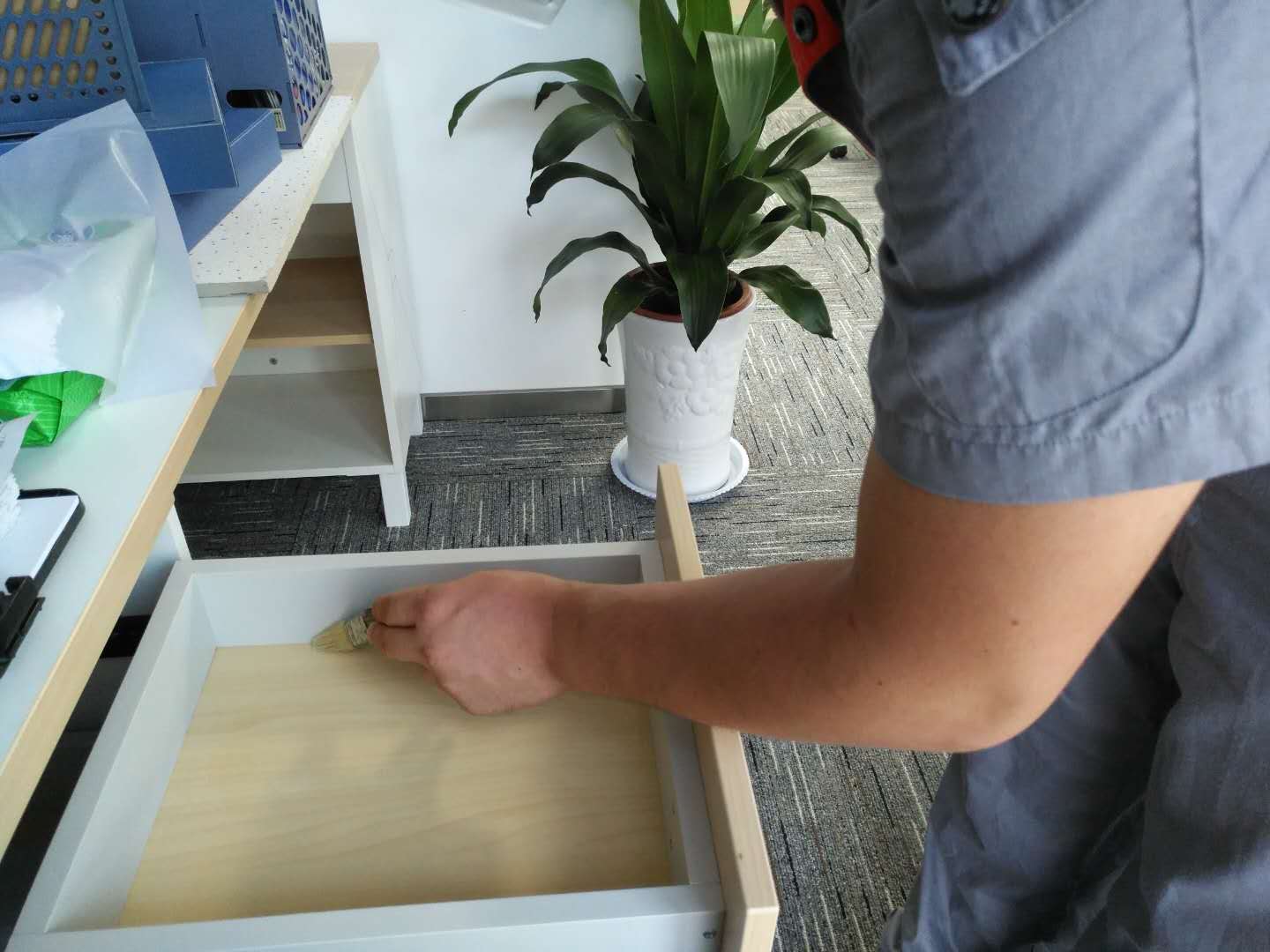 柜子抽屜縫隙刷子精細化處理 柜子抽屜縫隙刷子精細化處理