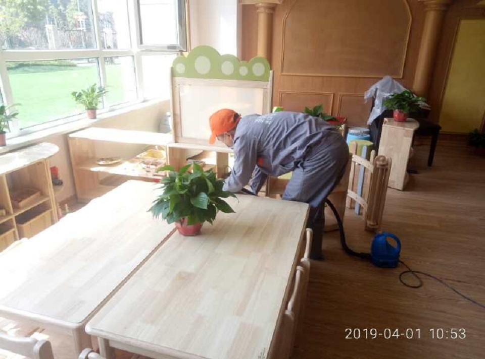 教室課桌全方位噴涂施工治理 教室課桌全方位噴涂施工治理