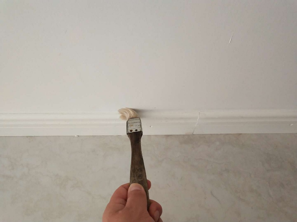 客餐廳踢腳線刷子精細化施工治理