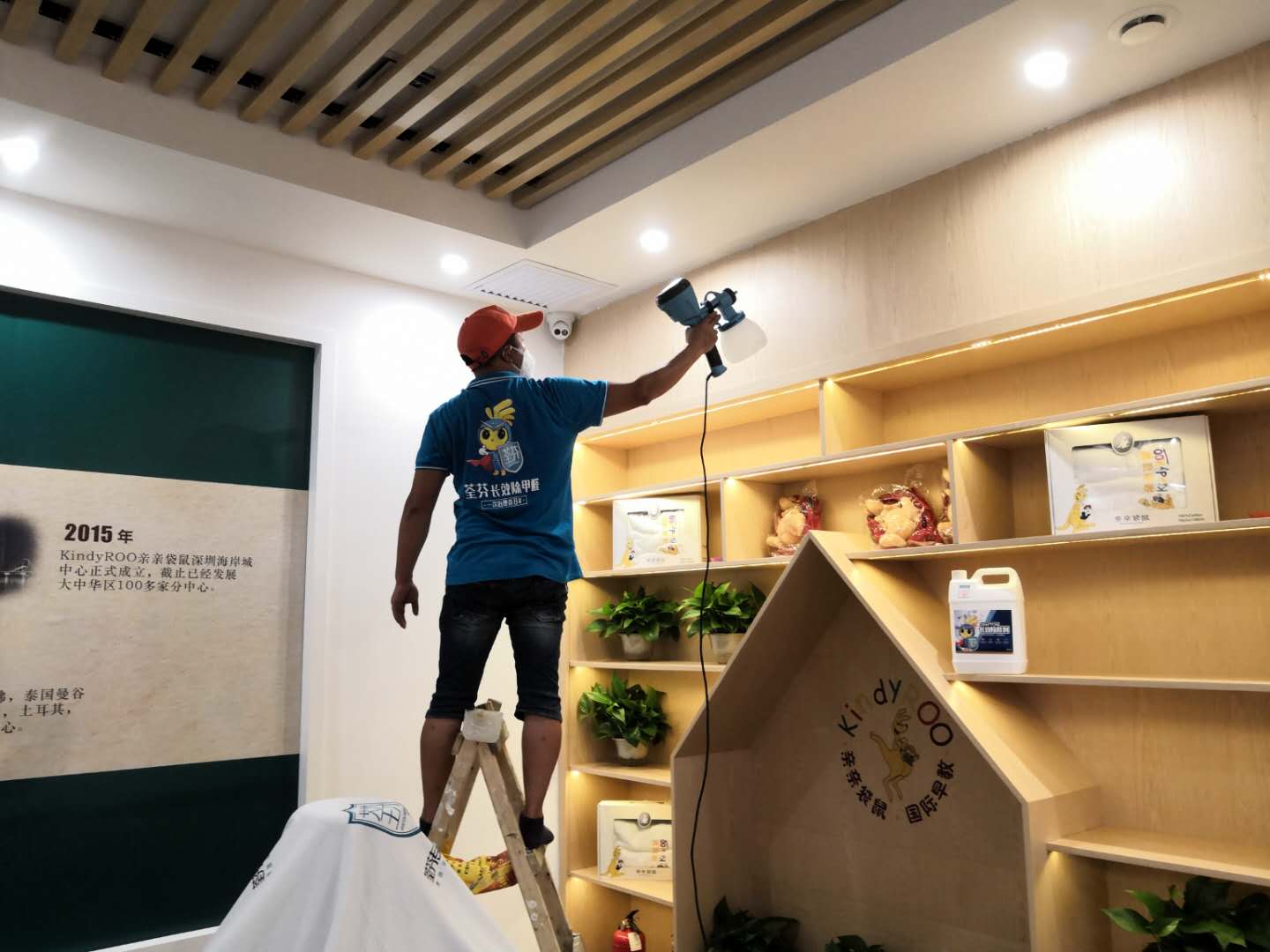 兒童玩具區(qū)頂面全方位噴涂施工 兒童玩具區(qū)頂面全方位噴涂施工