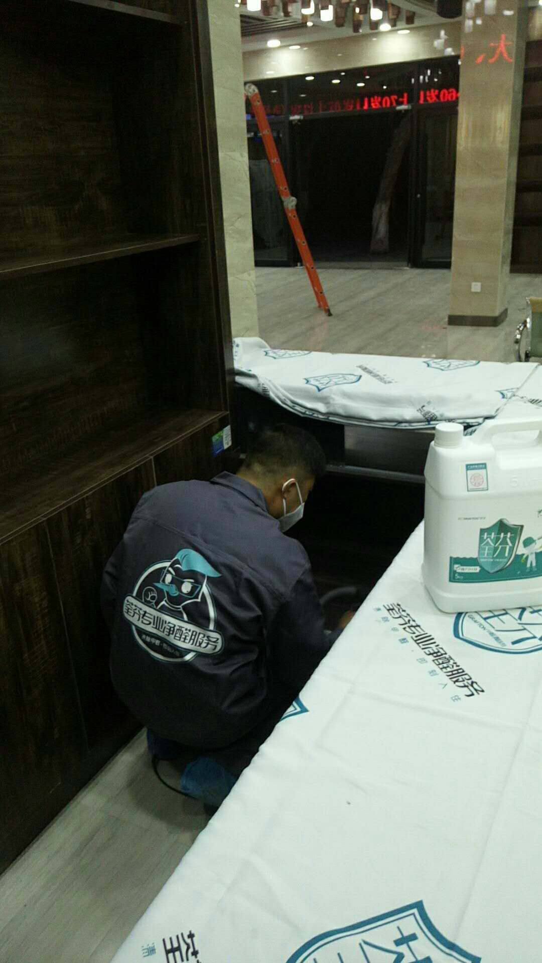 大廳展臺全方位噴涂施工 大廳展臺全方位噴涂施工