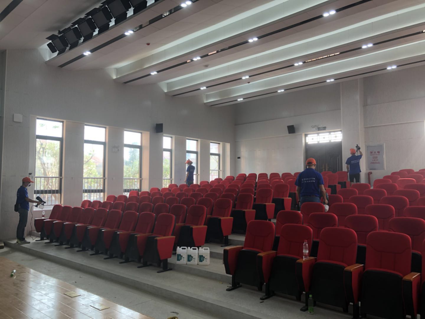 學(xué)校會(huì)議廳全方位噴涂施工 學(xué)校會(huì)議廳全方位噴涂施工