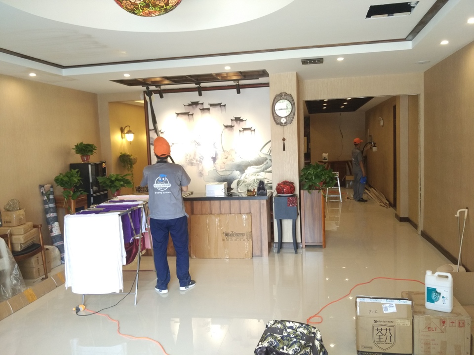 大廳頂面過道墻面噴涂施工 大廳頂面過道墻面噴涂施工