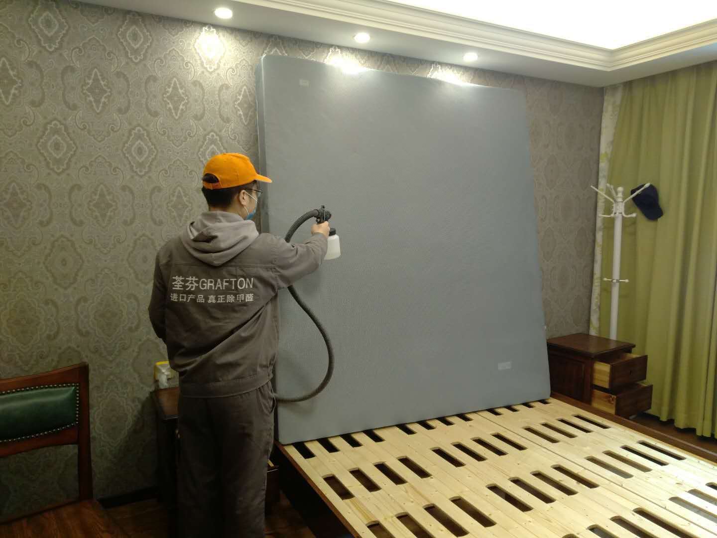 臥室床墊床架全方位噴涂施工治理 臥室床墊床架全方位噴涂施工治理