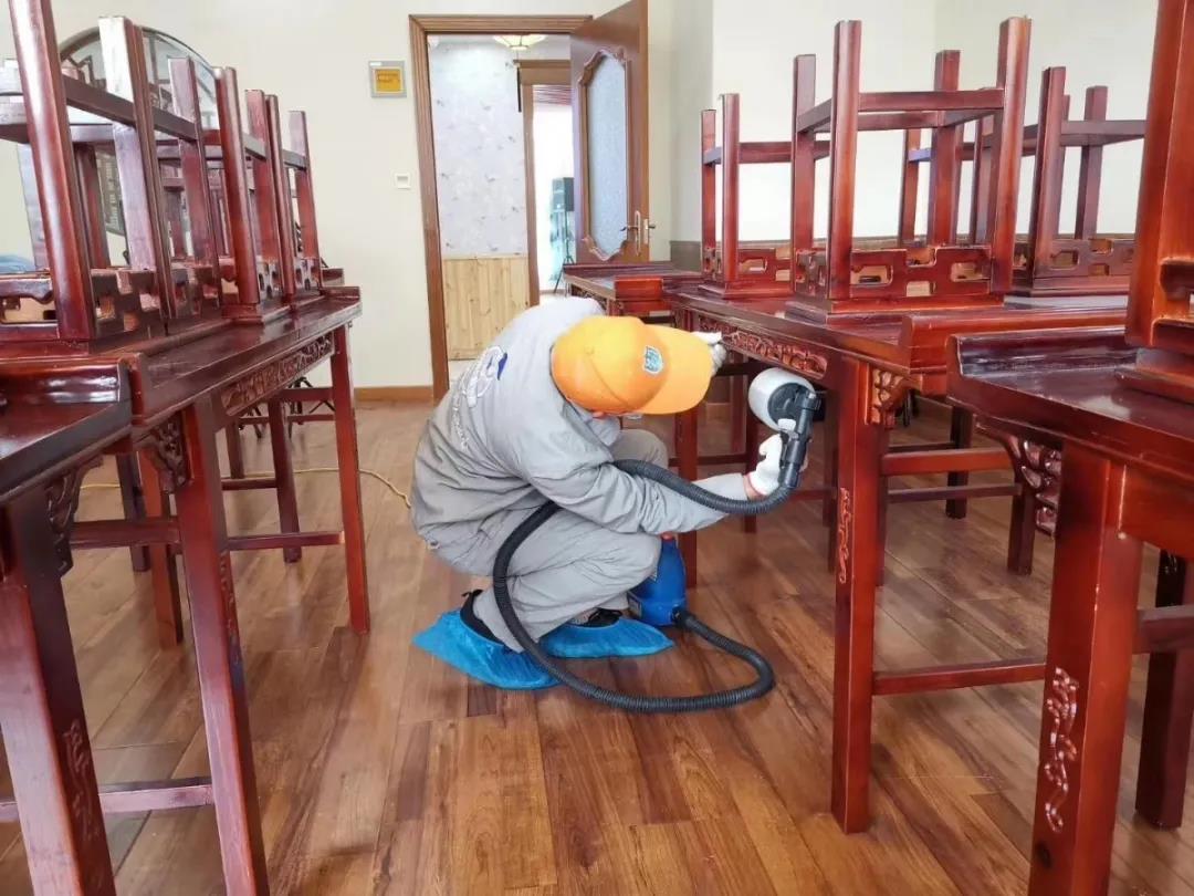 學(xué)校辦公室桌椅全方位噴涂施工治理 學(xué)校辦公室桌椅全方位噴涂施工治理