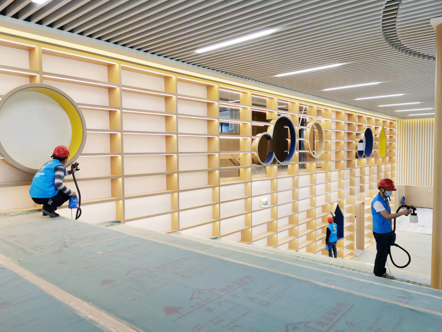 報告廳木質(zhì)造型全方位噴涂 報告廳木質(zhì)造型全方位噴涂