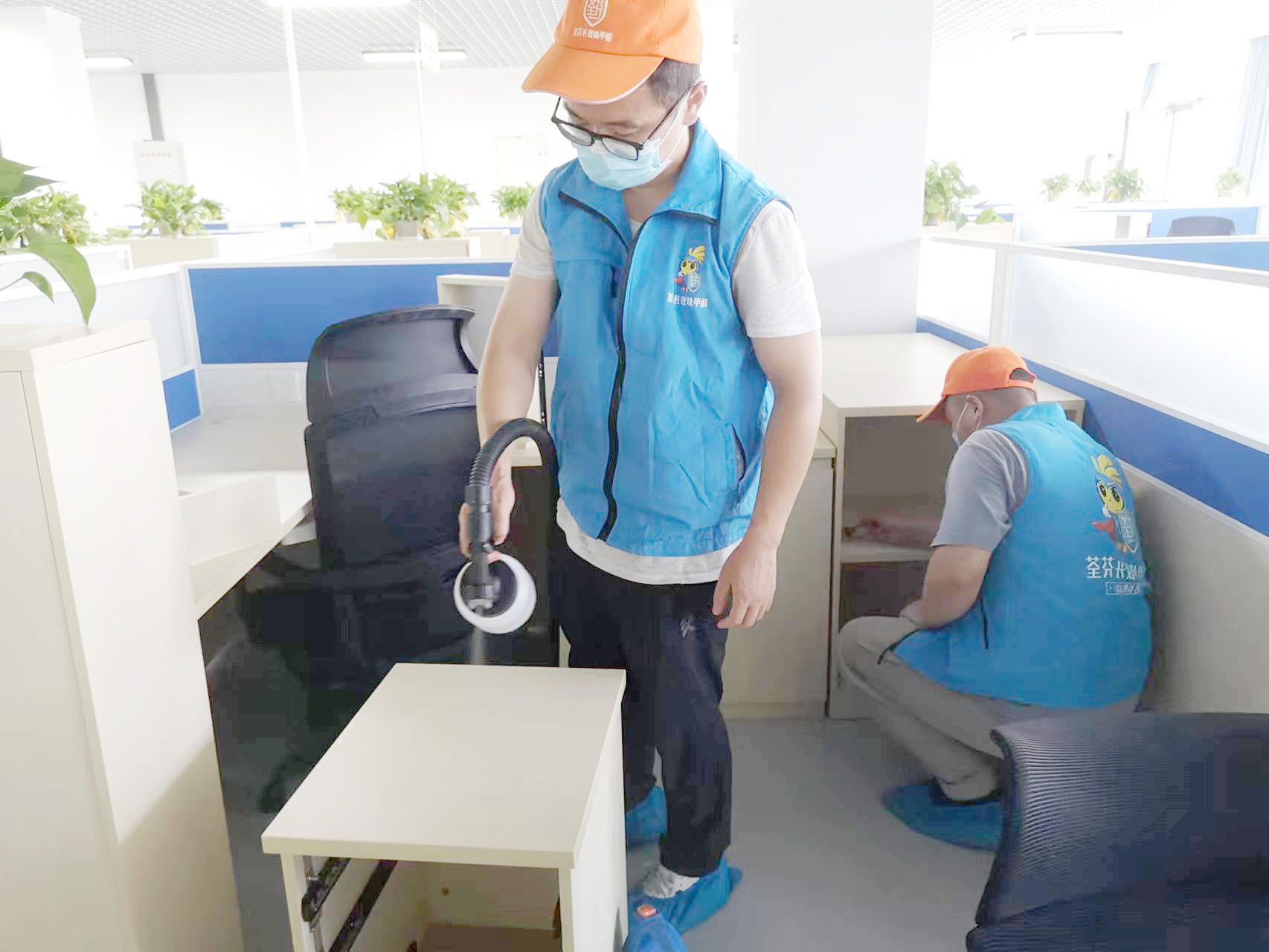 學(xué)校辦公桌椅施工治理甲醛