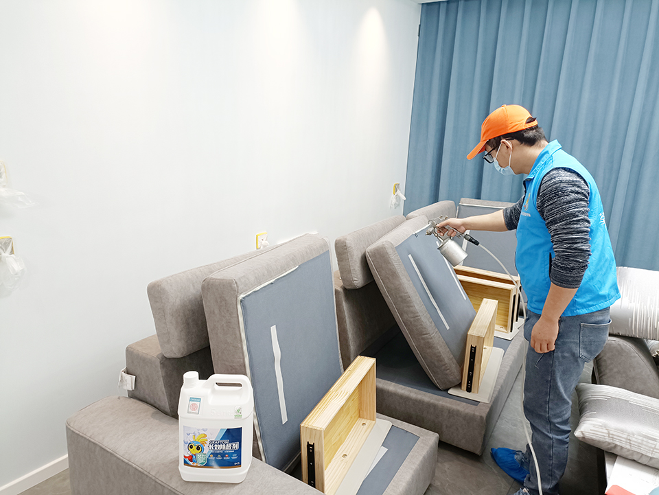 客廳沙發(fā)坐墊噴槍施工治理 客廳沙發(fā)坐墊噴槍施工治理