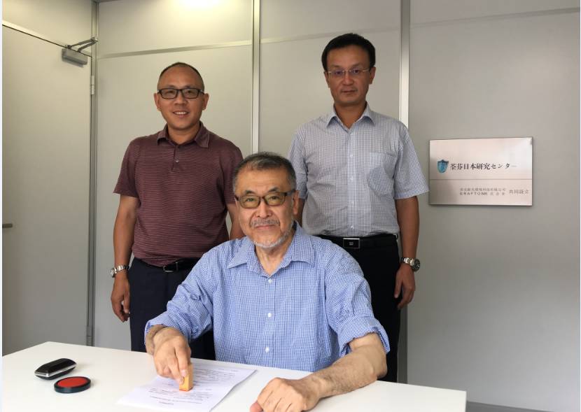 GRAFTON進藤社長與荃芬品牌創(chuàng)始人杜煒東先生（后排右一）、何榮先生（后排左一）